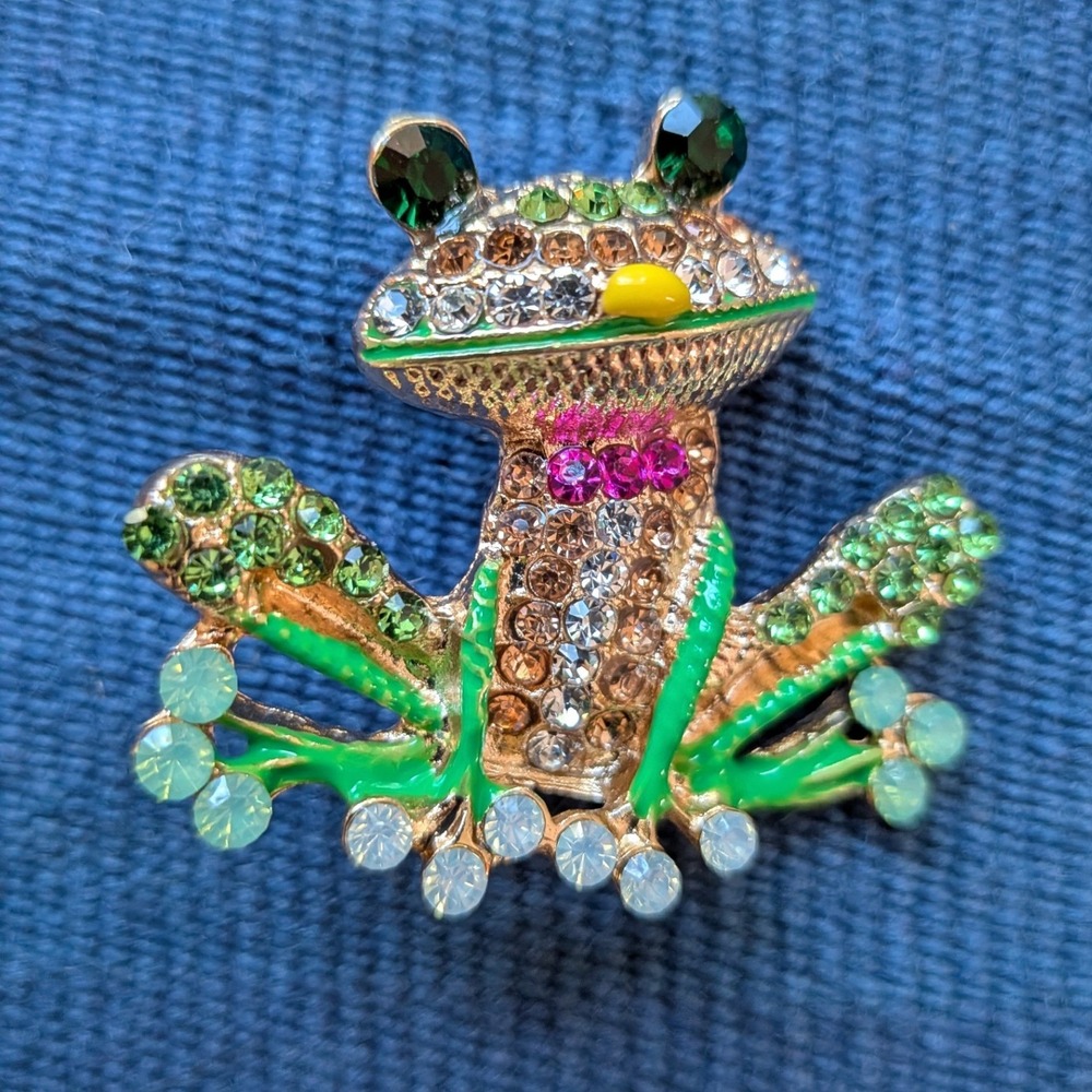 Vintage Style Frog Prince Brooch Rhinestone Enamel Gold Tone Animal Pin Green